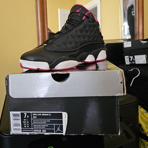 Air Jordan 13 size 7 youth - Picture 3 of 4